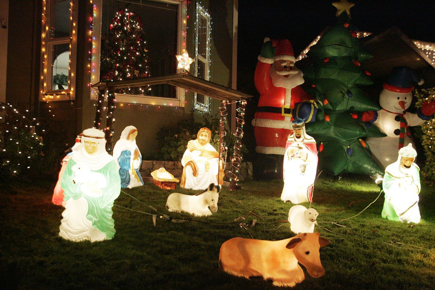 Paradise Drive Christmas lights